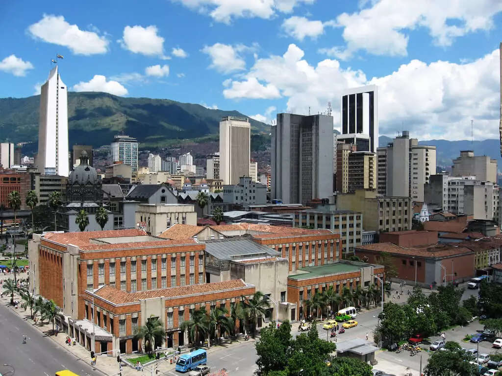 donde puedo estudiar ingles en medellin